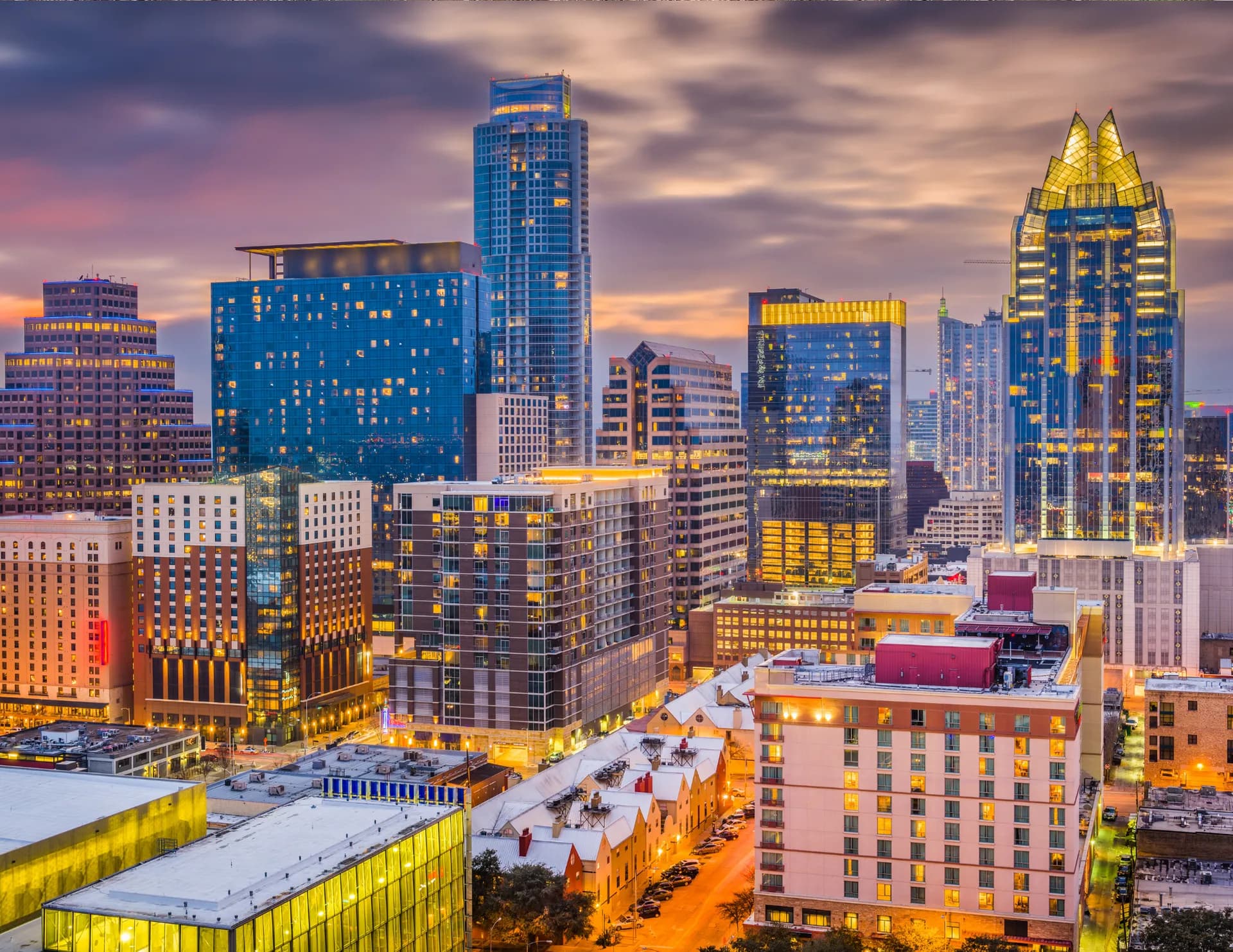 Horizonte urbano de Austin al atardecer